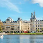 Sanders Leaves - Charming Three-Bedroom Apartment In Downtown Copenhagen