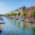 Sanders Leaves - Charming Three-Bedroom Apartment In Downtown Copenhagen