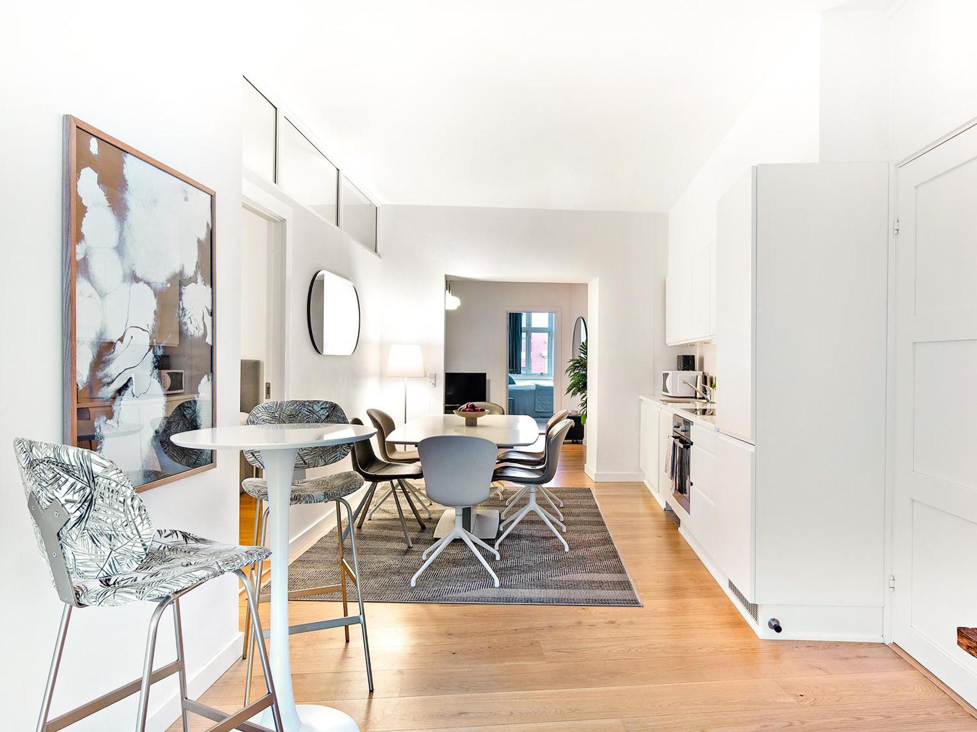 Sanders Leaves - Charming Three-bedroom In Downtown Appartamento