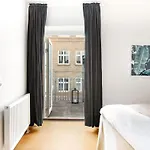 Sanders Leaves - Charming Three-Bedroom Apartment In Downtown Copenhagen